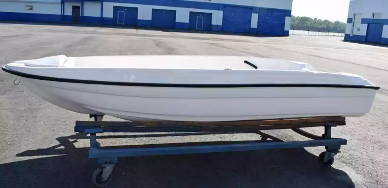 Стеклопластиковая лодка Пингвин (тримаран) в Энгельсе