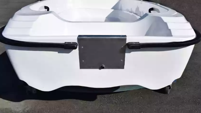 Стеклопластиковая лодка Пингвин (тримаран) в Энгельсе