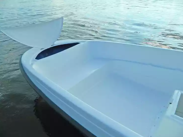 Стеклопластиковая лодка Пингвин с консолью (тримаран) в Энгельсе
