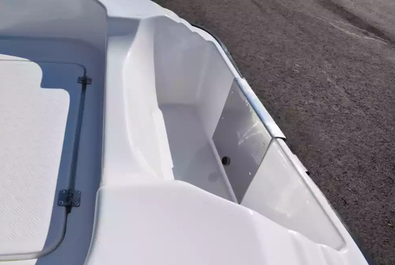 Стеклопластиковая лодка Пингвин (тримаран) в Энгельсе