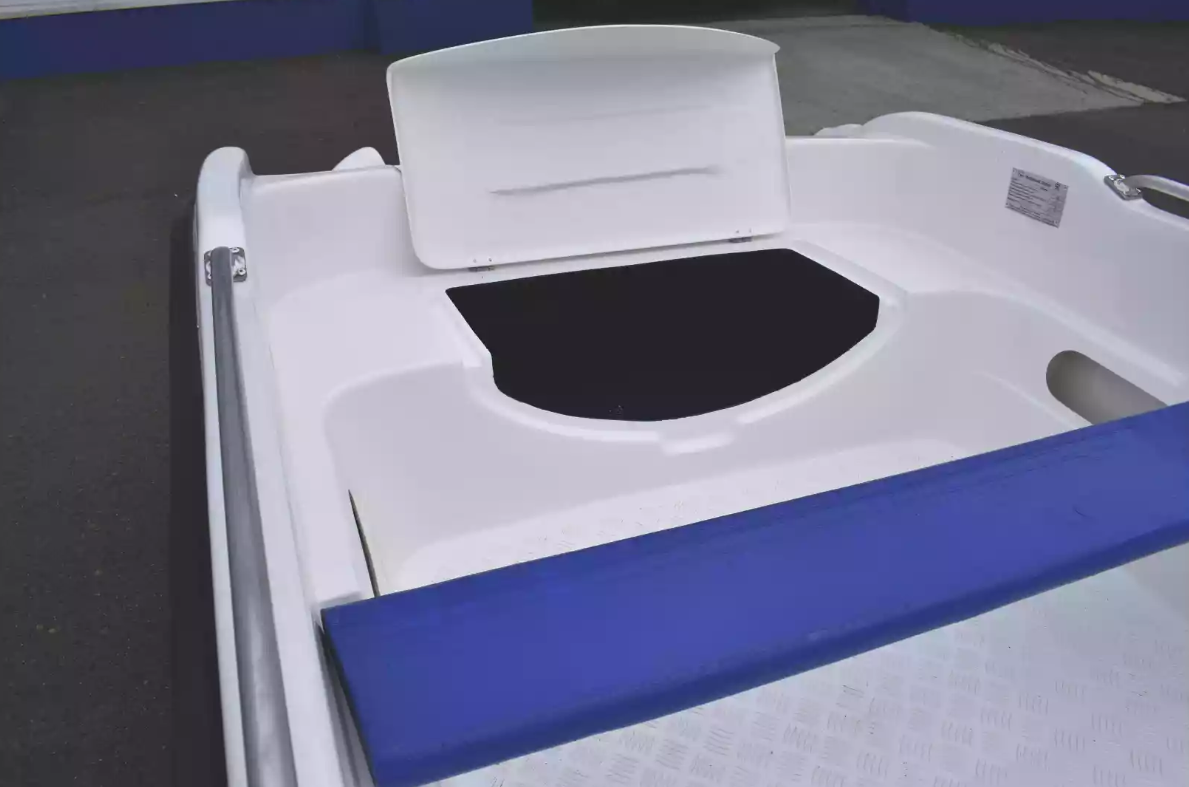 Стеклопластиковая лодка Пингвин New (тримаран) в Энгельсе