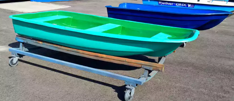 Стеклопластиковая лодка Старт (тримаран) в Энгельсе