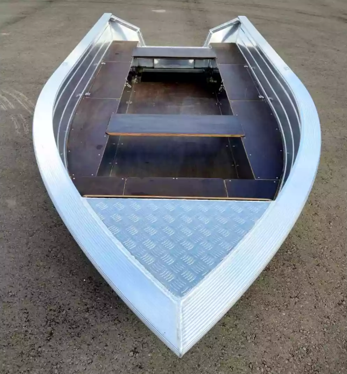 Алюминиевая лодка Неман-400 в Энгельсе