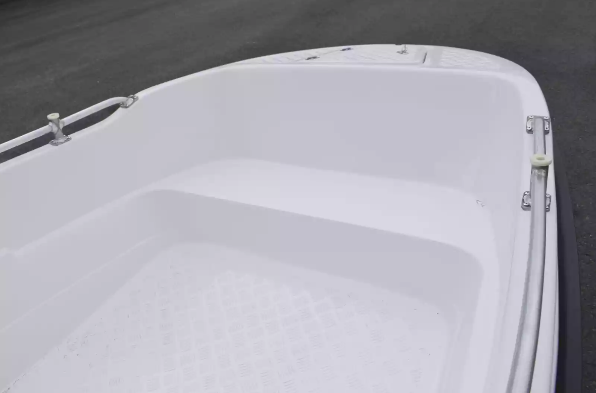 Стеклопластиковая лодка Пингвин New (тримаран) в Энгельсе