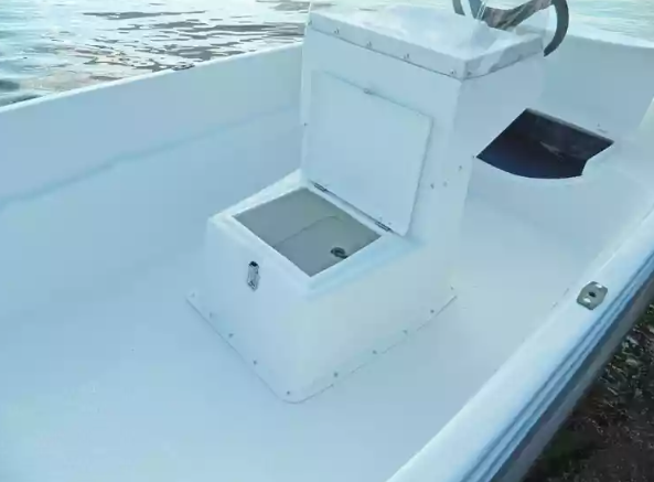 Стеклопластиковая лодка Пингвин с консолью (тримаран) в Энгельсе