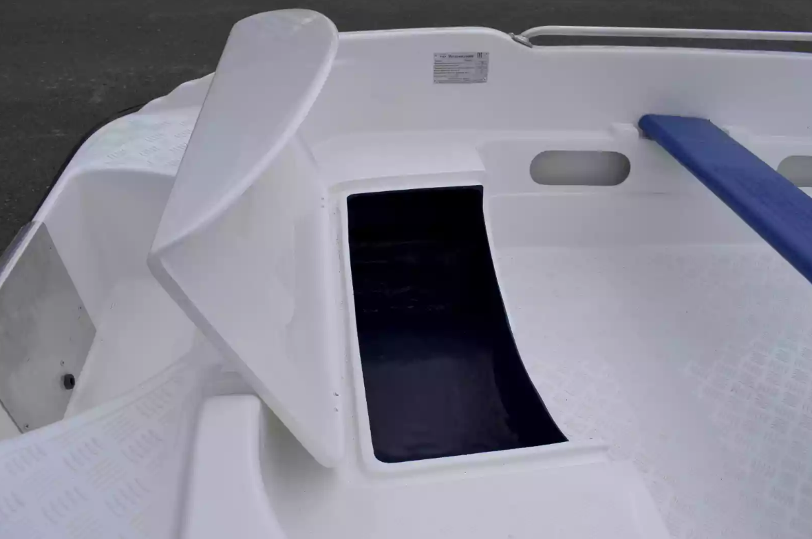 Стеклопластиковая лодка Пингвин New (тримаран) в Энгельсе