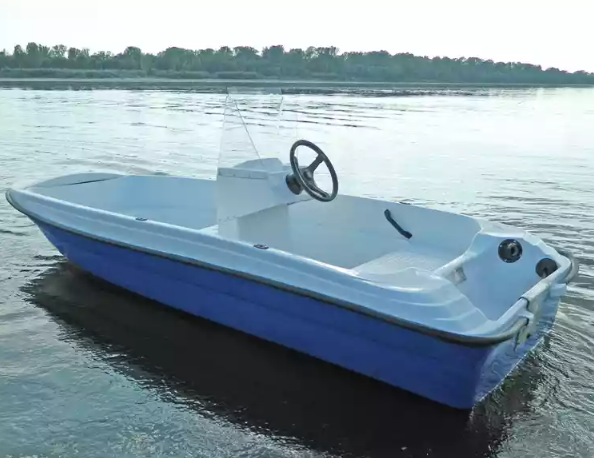 Стеклопластиковая лодка Пингвин с консолью (тримаран) в Энгельсе