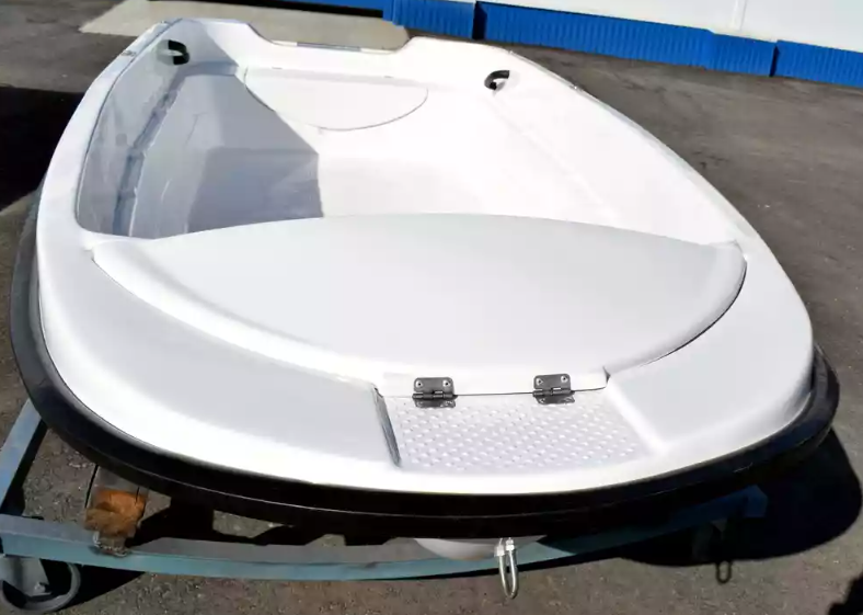 Стеклопластиковая лодка Пингвин (тримаран) в Энгельсе