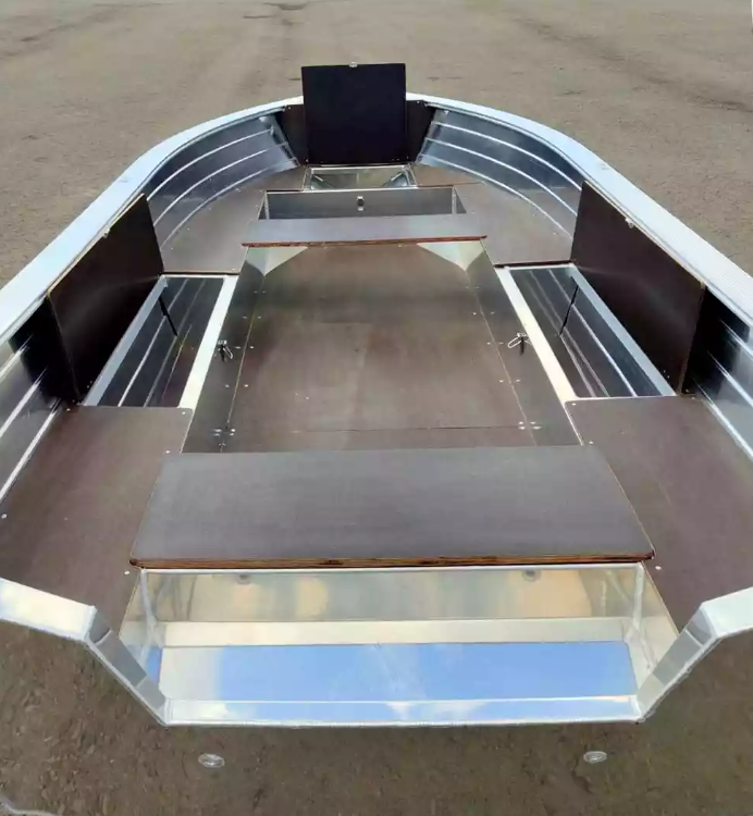 Алюминиевая лодка Неман-400 в Энгельсе