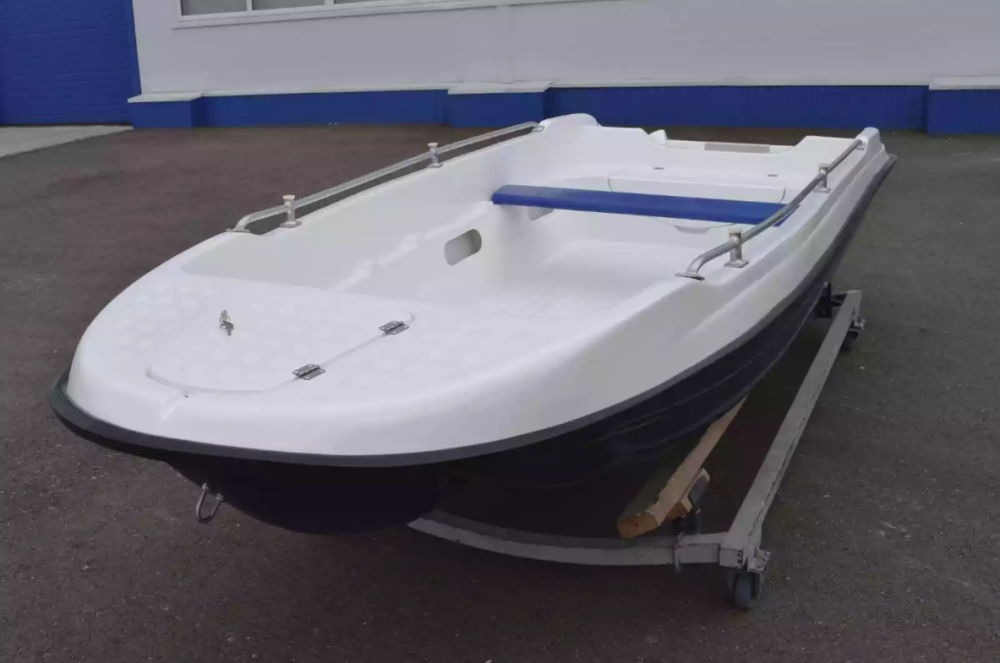 Стеклопластиковая лодка Пингвин New (тримаран) в Энгельсе